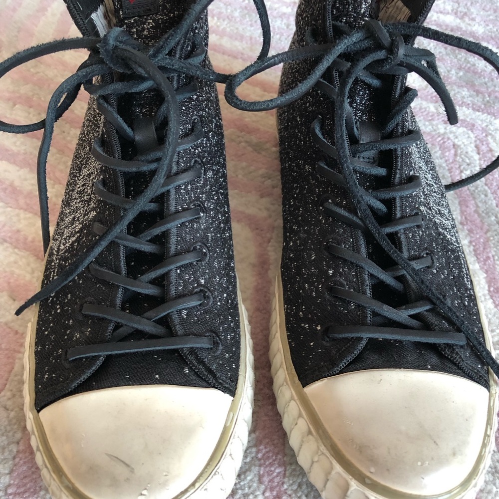 John Vatvatos sneakers Men size 8, in good condition. $75